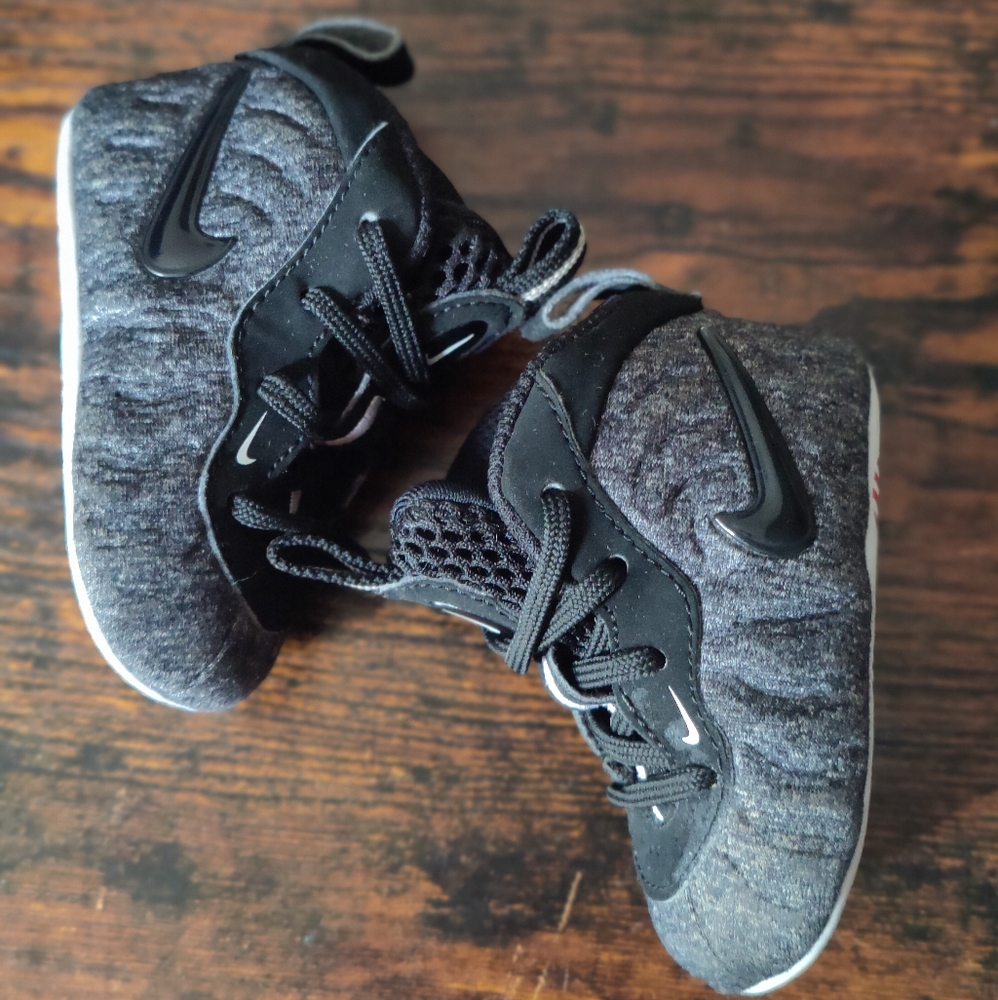 Nike Baby Walker Shoes in Black and Gray